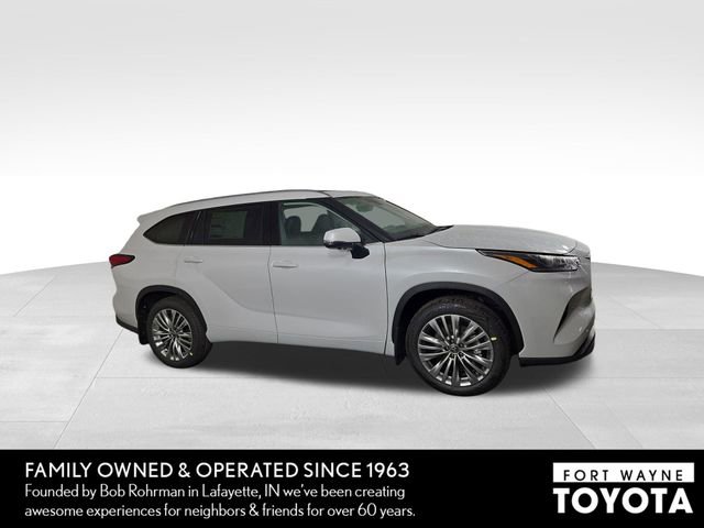 Used 2025 Toyota Highlander Platinum image 5