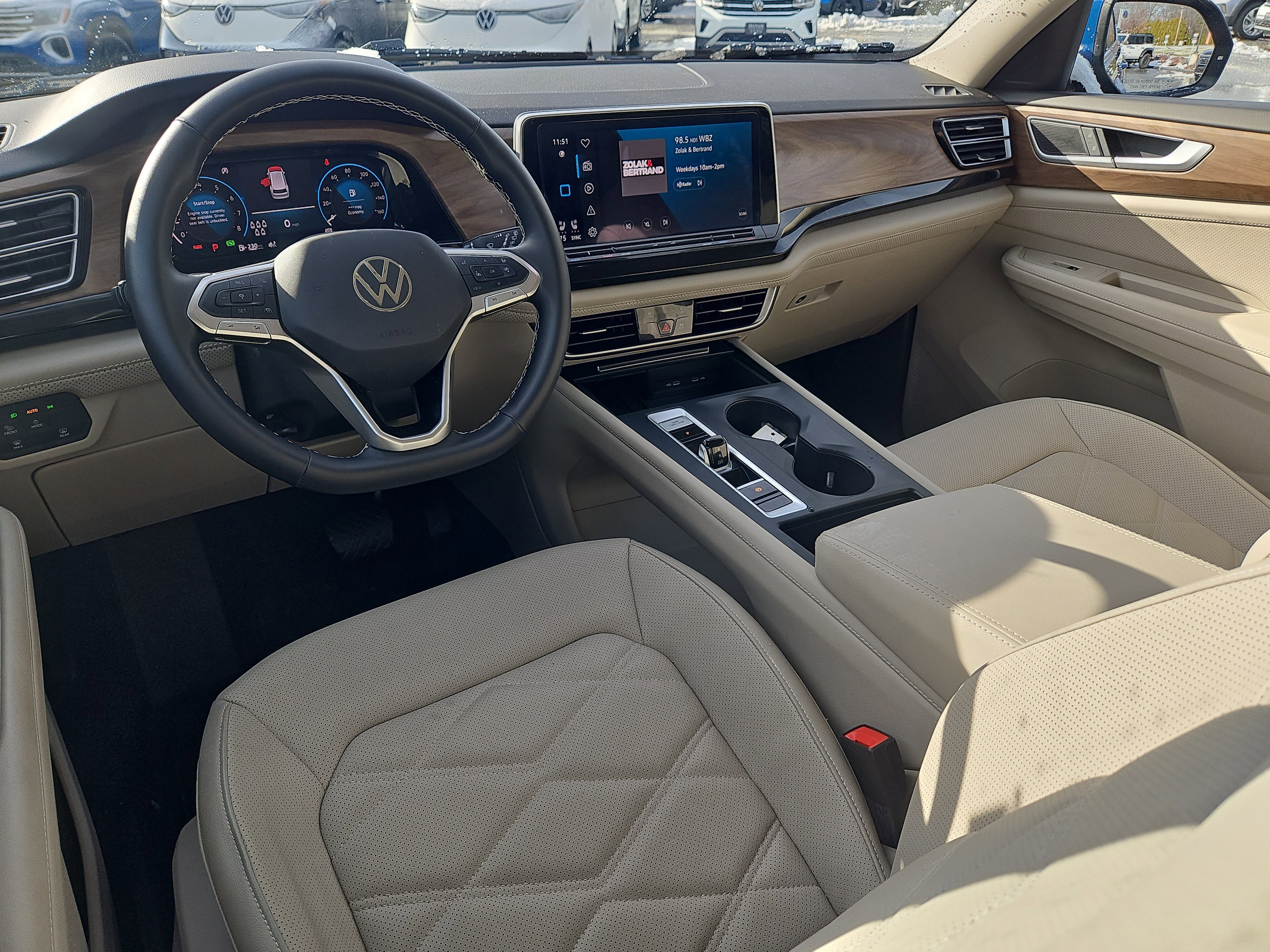 Used 2025 Volkswagen Atlas SE image 3