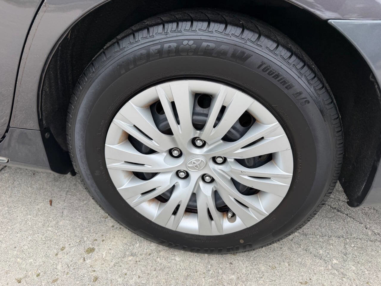 Used 2013 Toyota Camry LE image 27