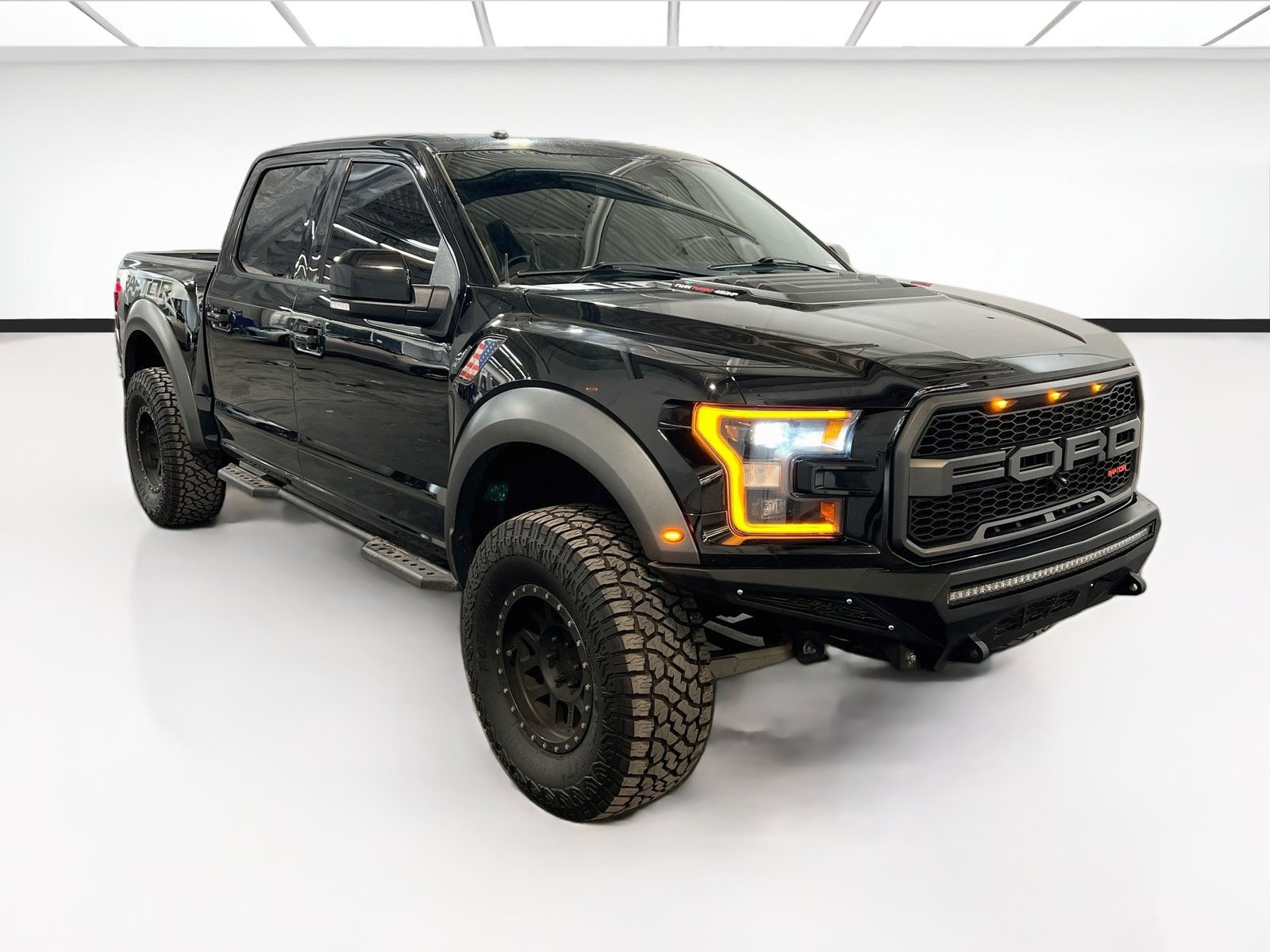 Used 2018 Ford F150 Raptor w/ Equipment Group 802A Luxury AWD/4WD image 3