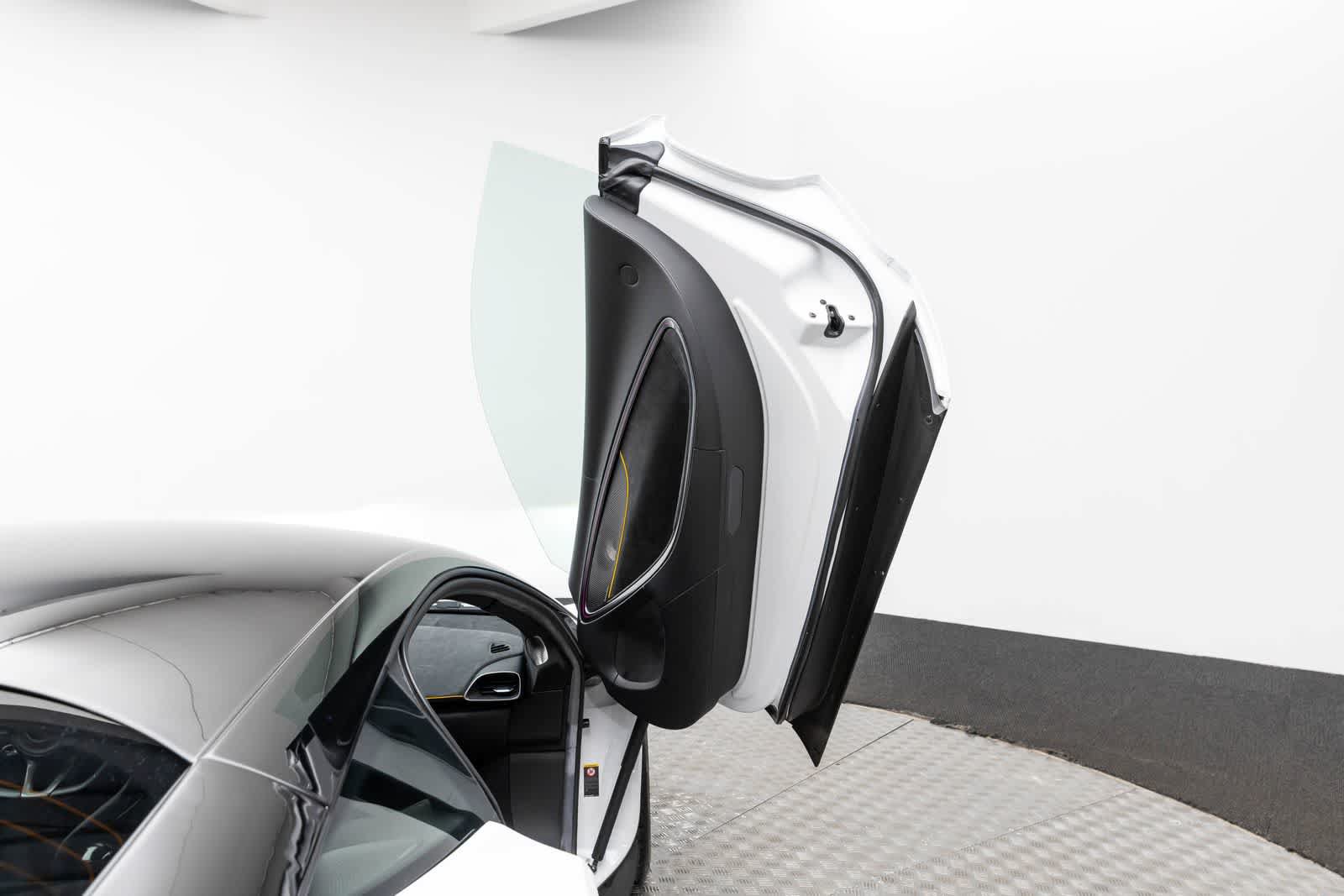 Used 2023 McLaren Artura RWD image 29