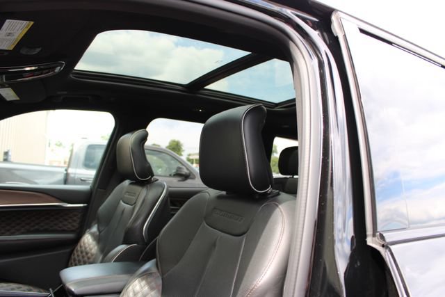Used 2025 Jeep Grand Cherokee Summit w/ Obsidian Package AWD/4WD image 28