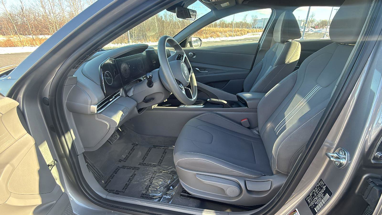 Used 2024 Hyundai Elantra SEL image 24
