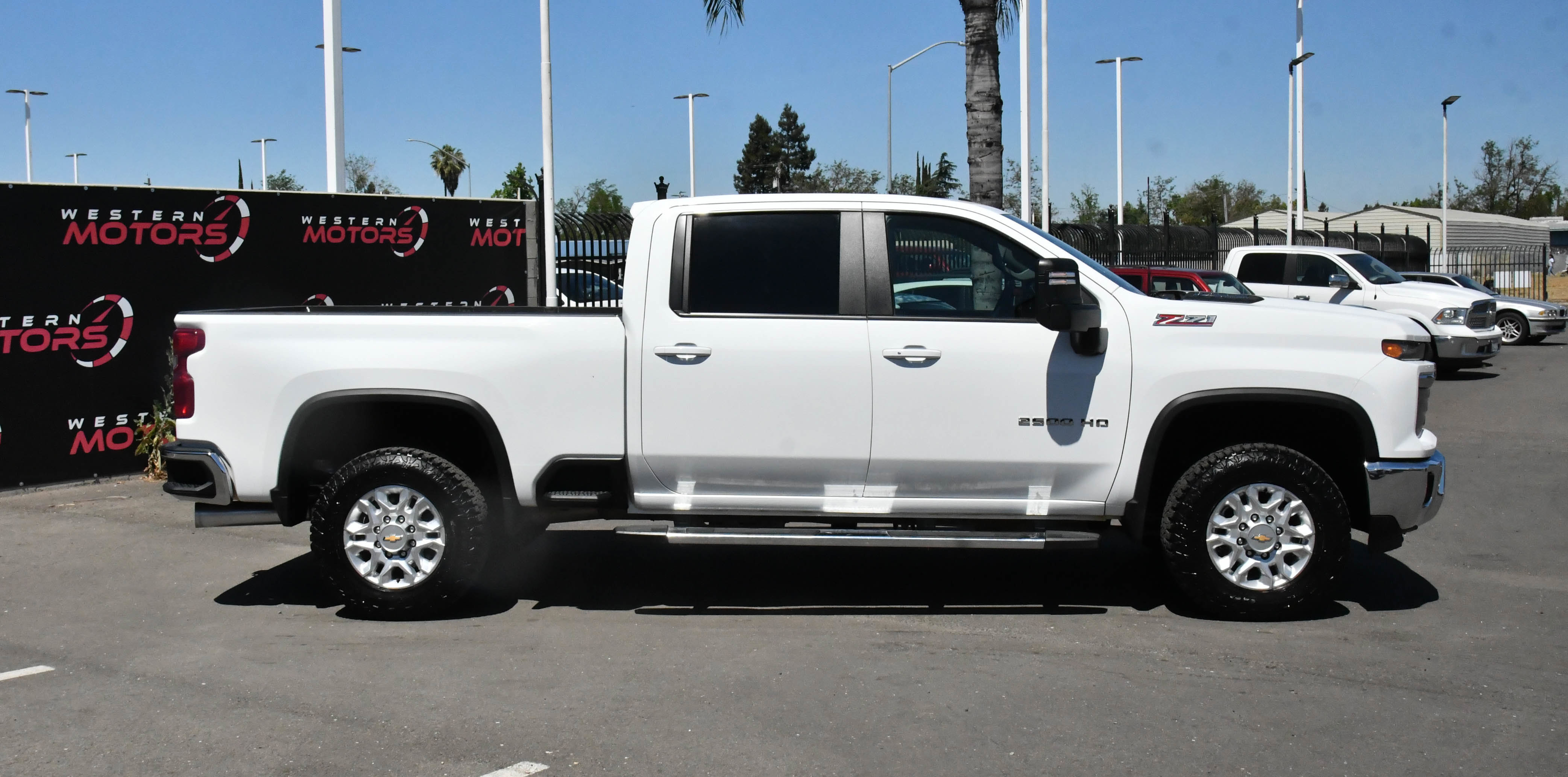 Used 2025 Chevrolet Silverado 2500 LT AWD/4WD image 9