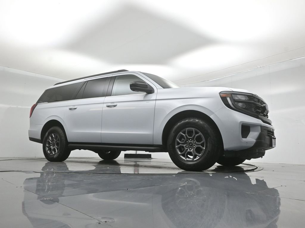 Used 2025 Ford Expedition Max Active RWD image 4