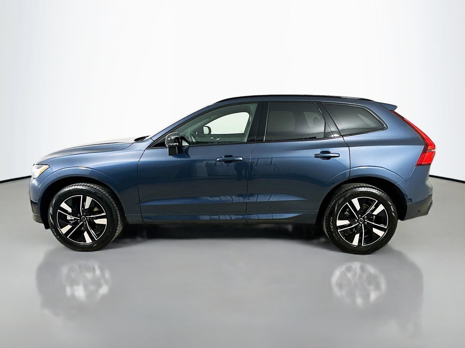 New 2026 Volvo XC60 B5 Plus w/ Protection Package Premier AWD/4WD image 8