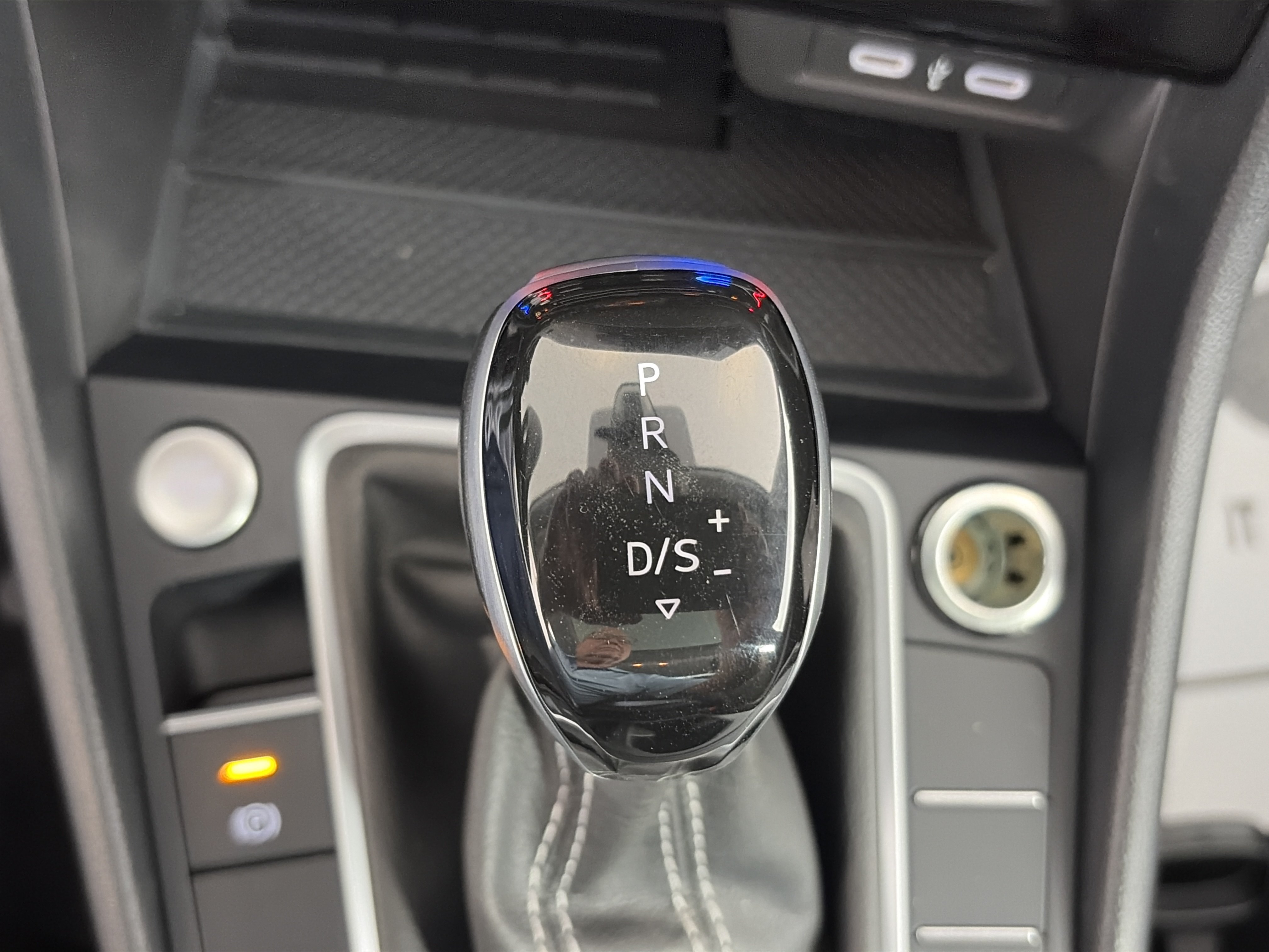 Used 2025 Volkswagen Jetta SE FWD image 28
