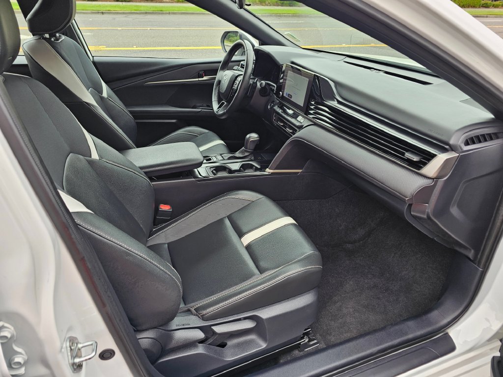Used 2025 Toyota Camry SE FWD image 12