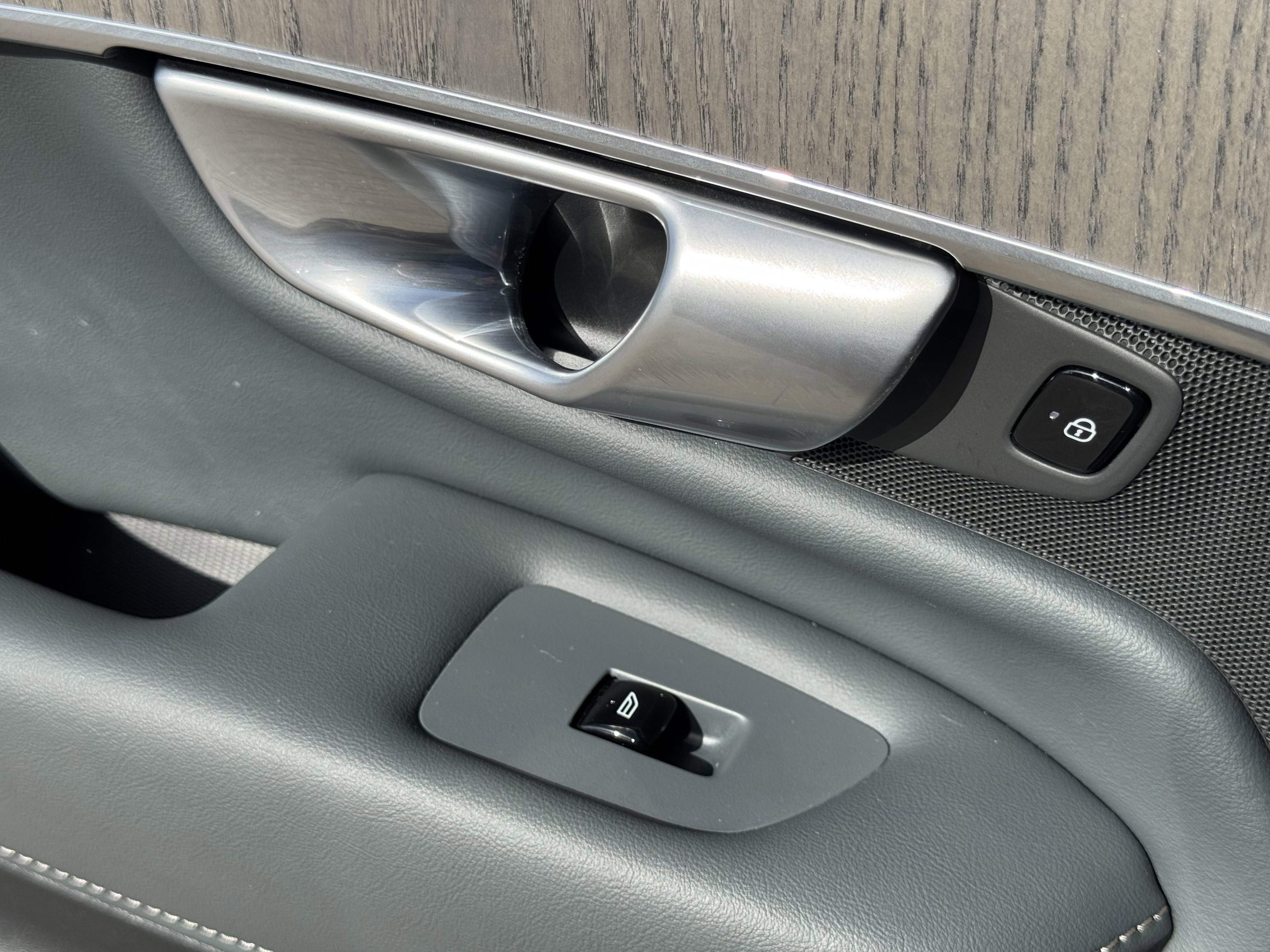 Used 2024 Volvo XC90 T8 Ultimate w/ Lounge Package image 42