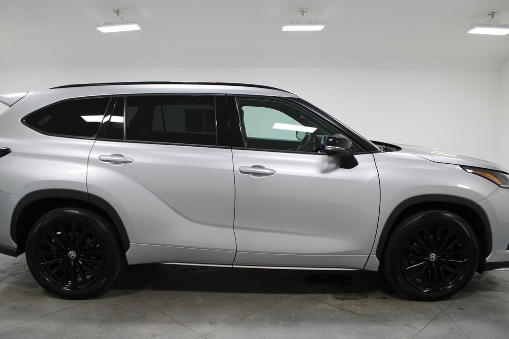 Used 2025 Toyota Highlander XSE image 11