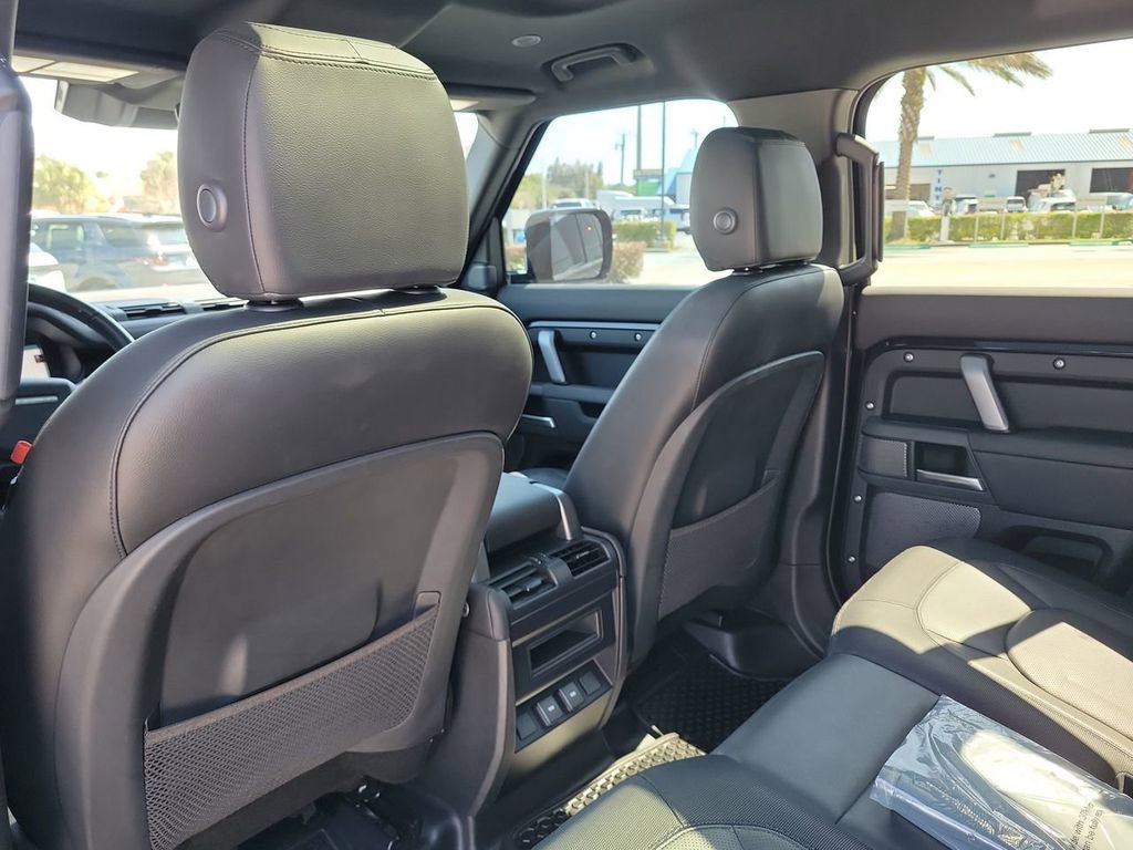 Used 2024 Land Rover Defender 110 X-Dynamic SE image 16