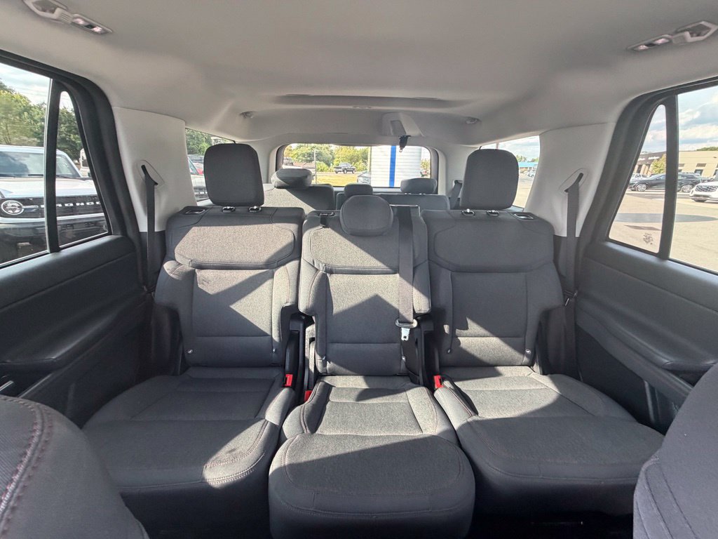 Used 2025 Ford Expedition Active RWD image 17
