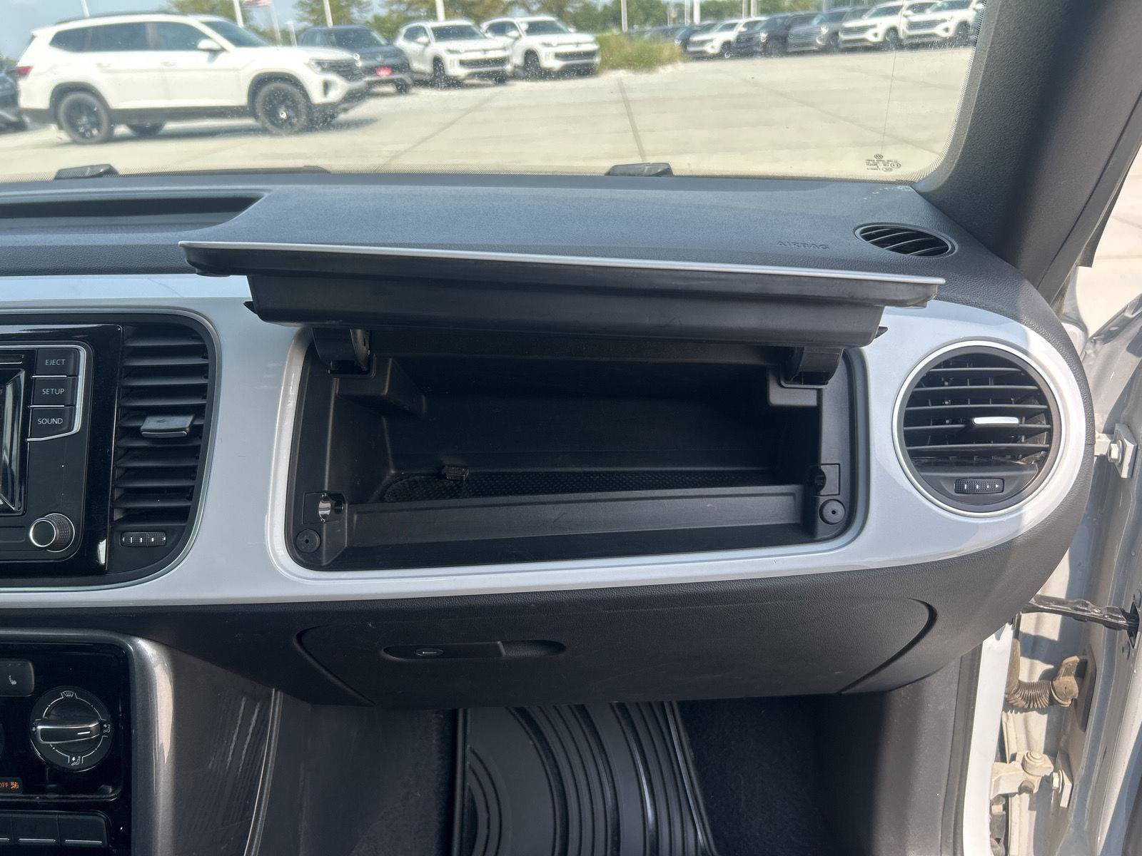 Used 2019 Volkswagen Beetle 2.0T S FWD image 10