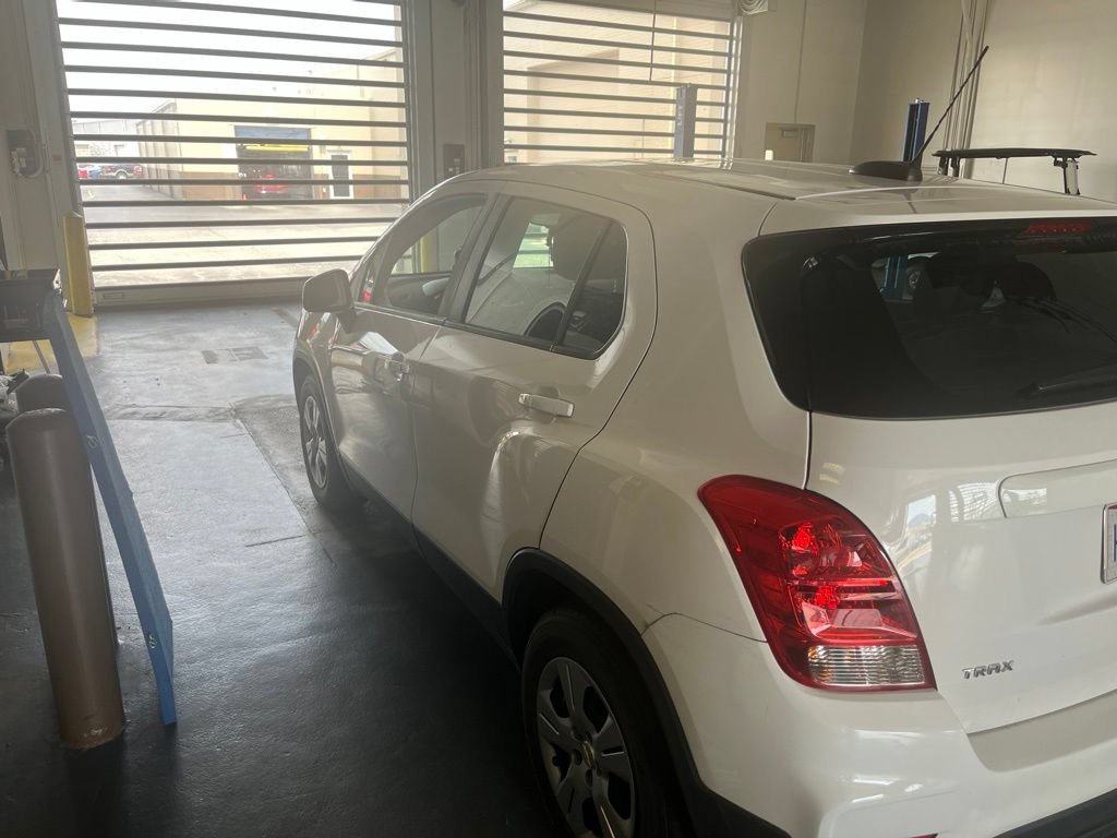 Used 2018 Chevrolet Trax LS FWD image 6