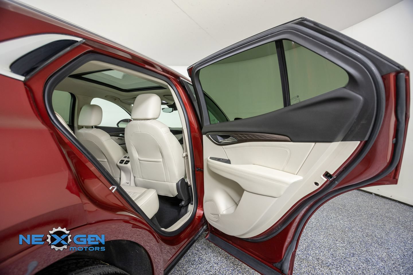 Used 2022 Buick Envision Avenir w/ Technology Package II FWD image 37