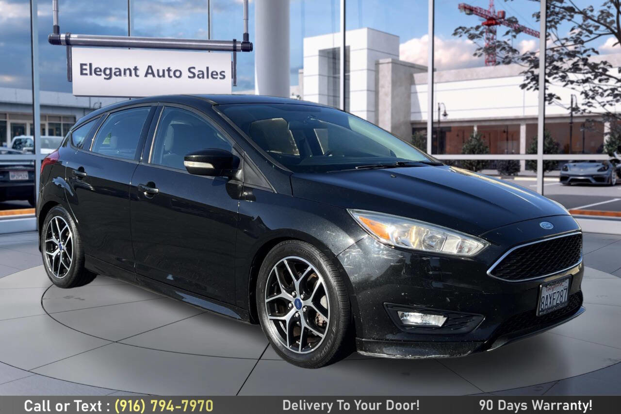 Used 2015 Ford Focus SE w/ SE Sport Package FWD image 3