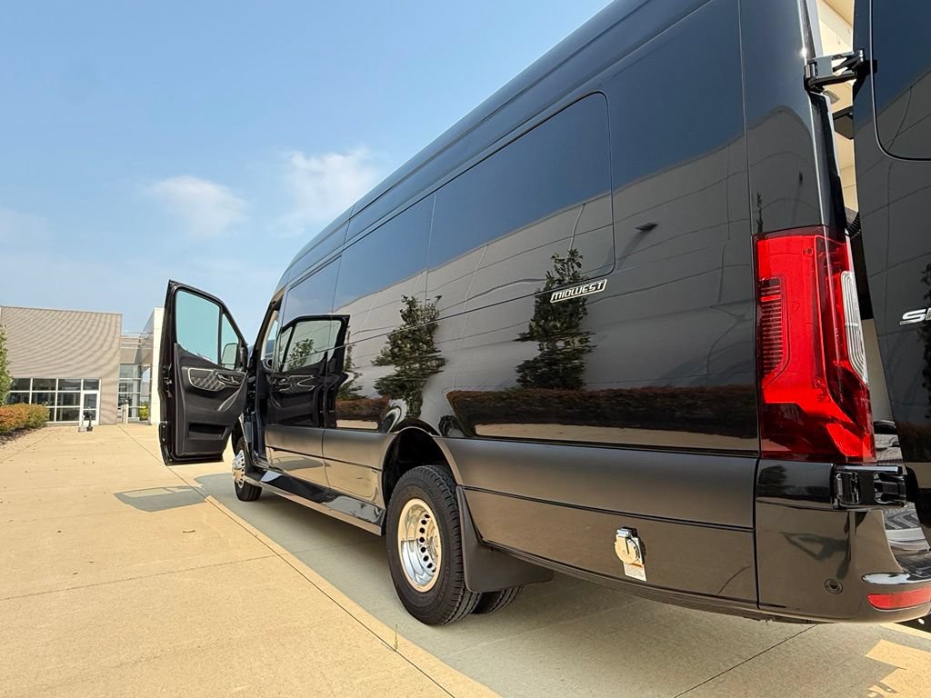 Used 2023 Mercedes-Benz Sprinter 3500 image 22