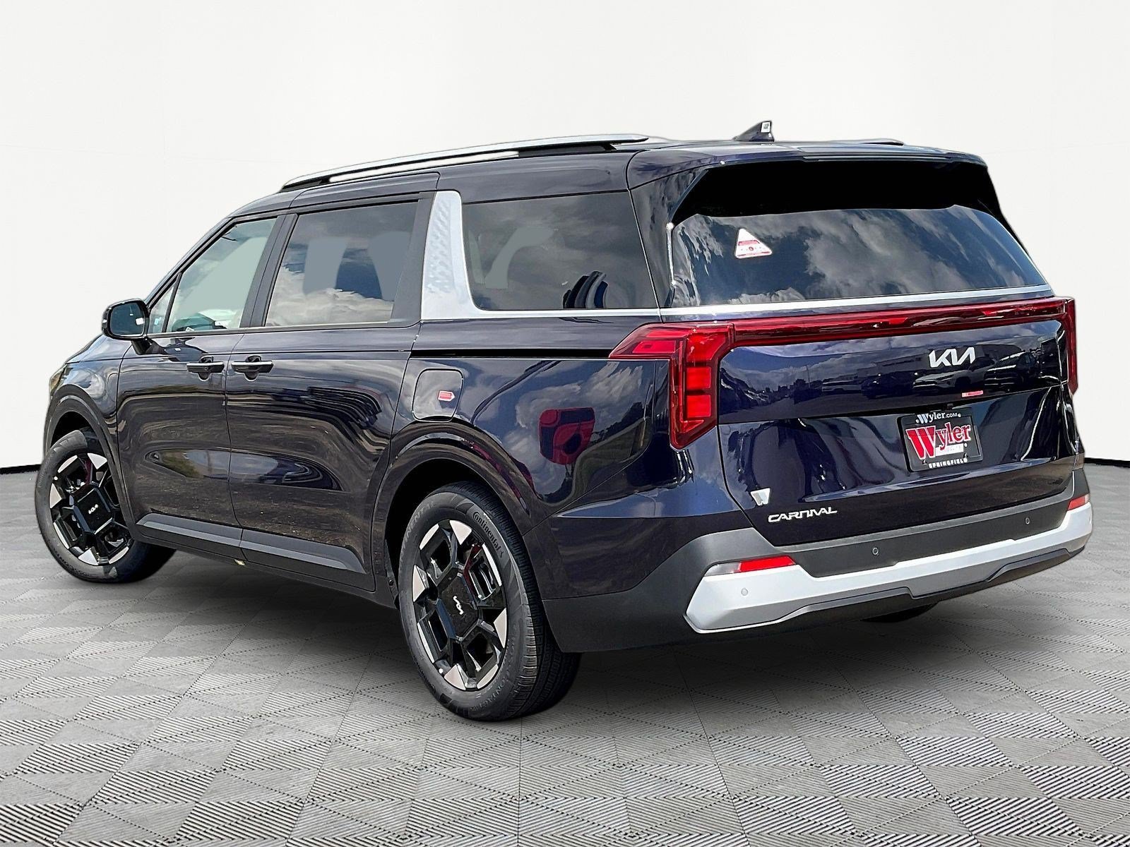 New 2027 Kia Carnival EX FWD image 4