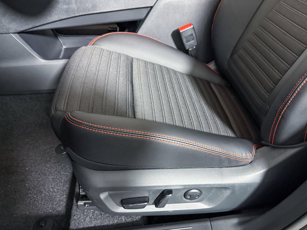 Certified 2026 Nissan Rogue SV AWD/4WD image 25