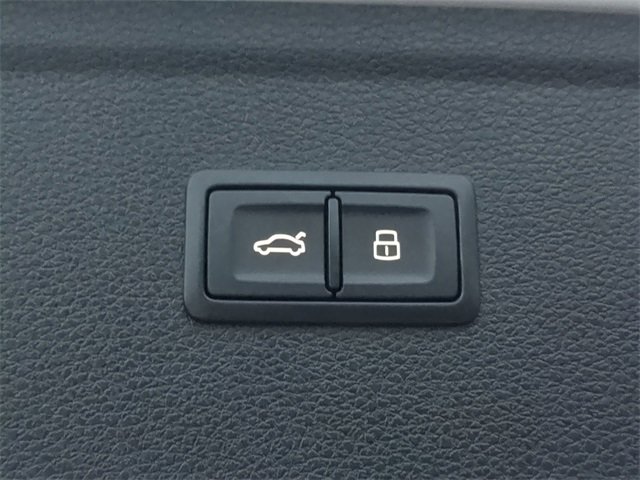 Used 2023 Audi Q5 2.0T Premium w/ Convenience Package image 10
