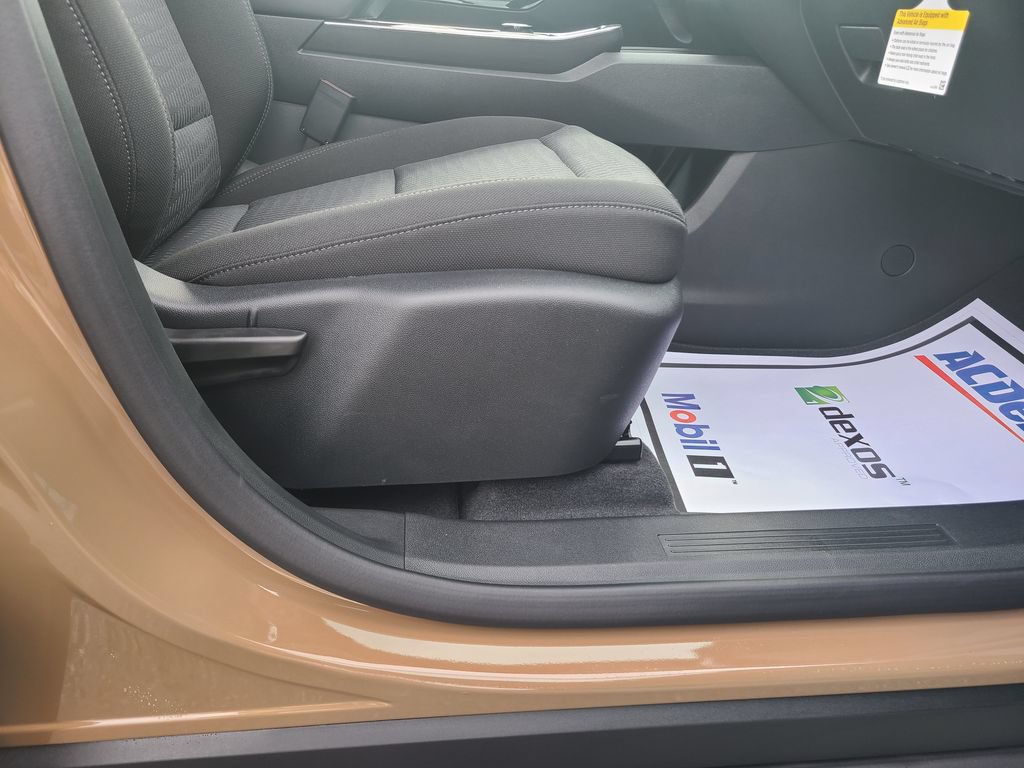 New 2027 Chevrolet Equinox LT FWD image 15