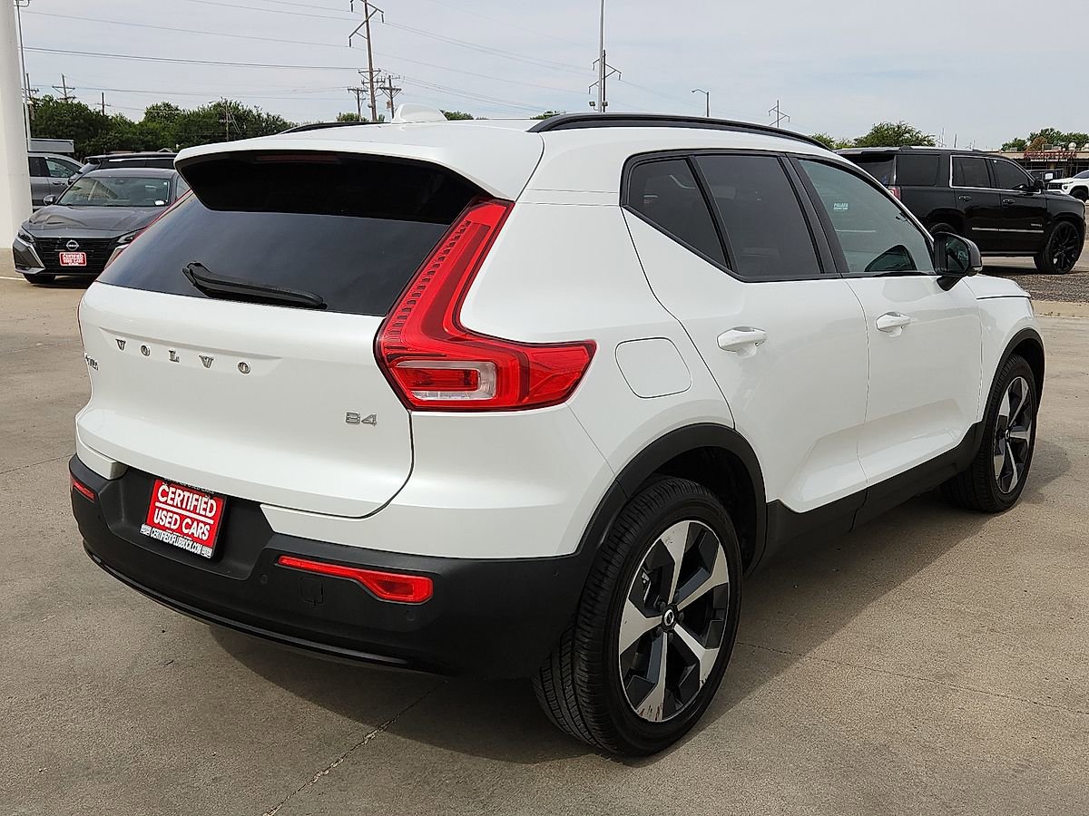 Used 2023 Volvo XC40 B4 Ultimate FWD image 3