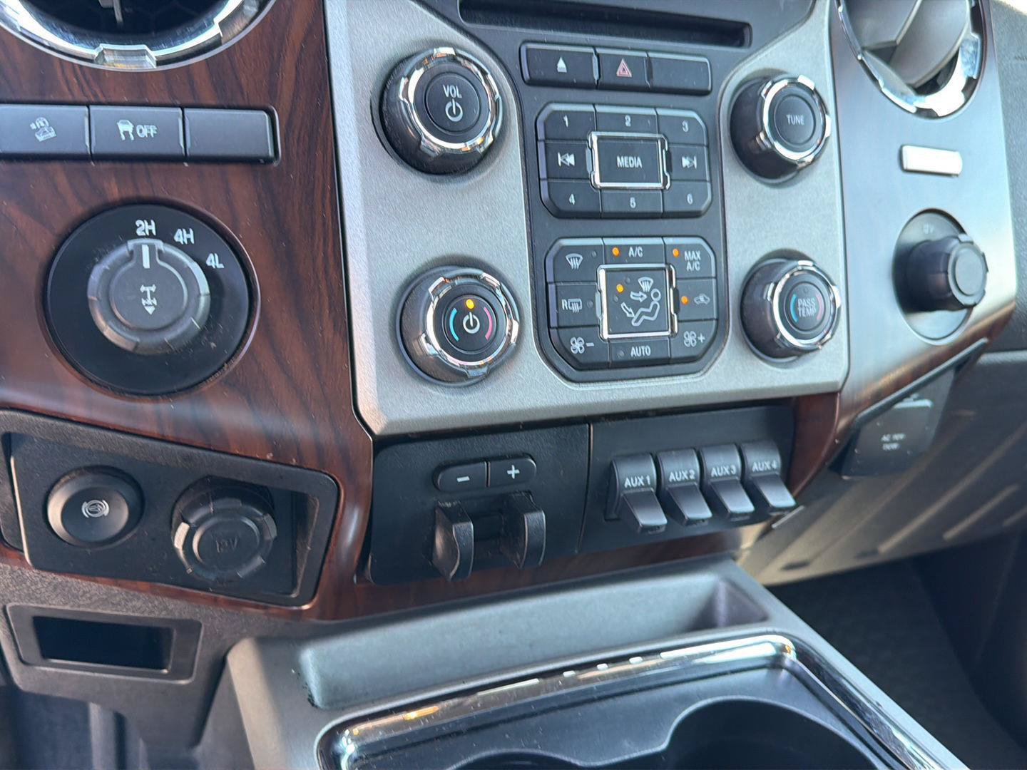 Used 2015 Ford F250 Lariat w/ Lariat Interior Package AWD/4WD image 26