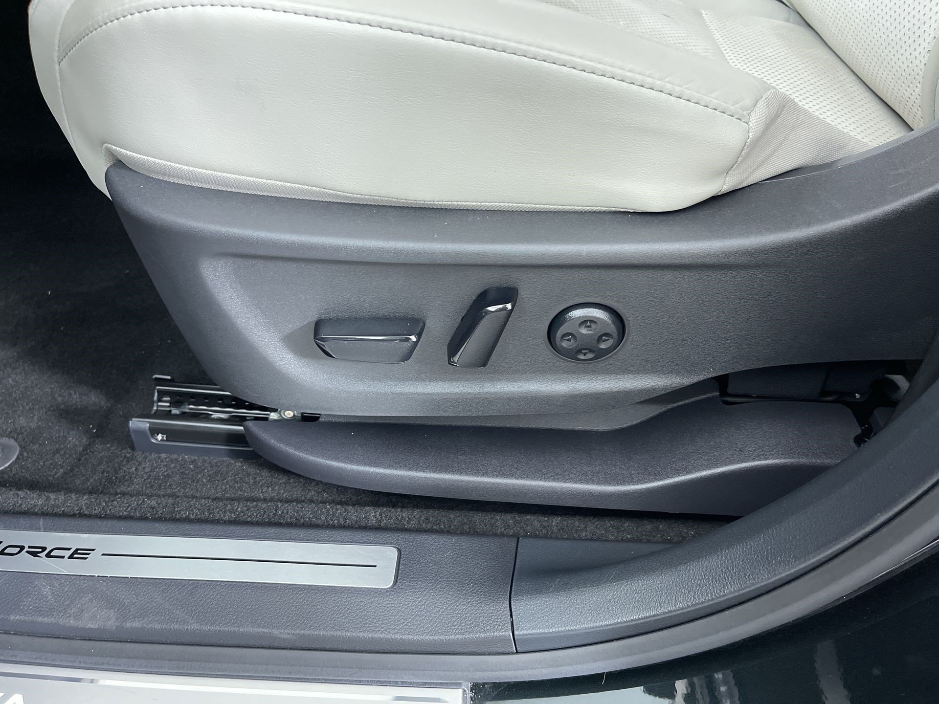 Certified 2024 Nissan Ariya AWD image 13