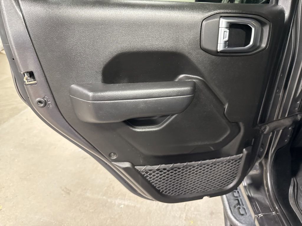 Used 2023 Jeep Gladiator Sport AWD/4WD image 19