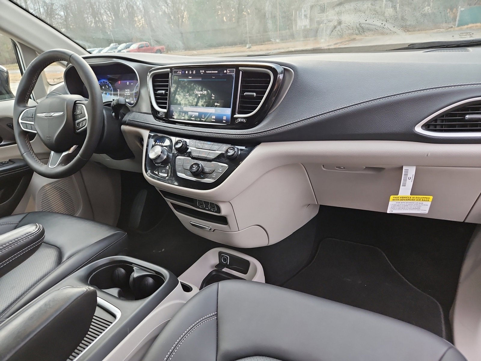 Used 2024 Chrysler Pacifica Touring-L image 16