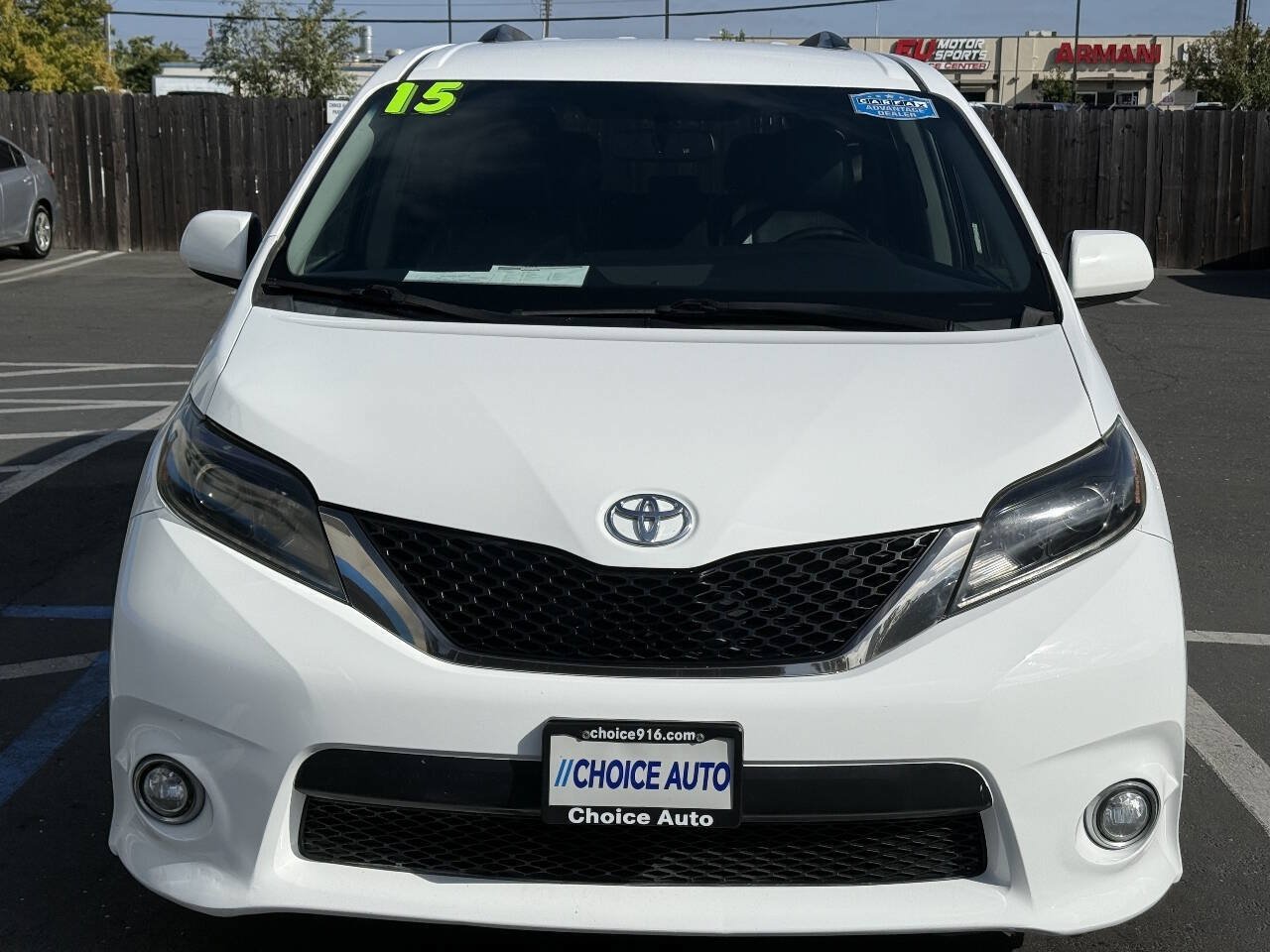 Used 2015 Toyota Sienna SE FWD image 2