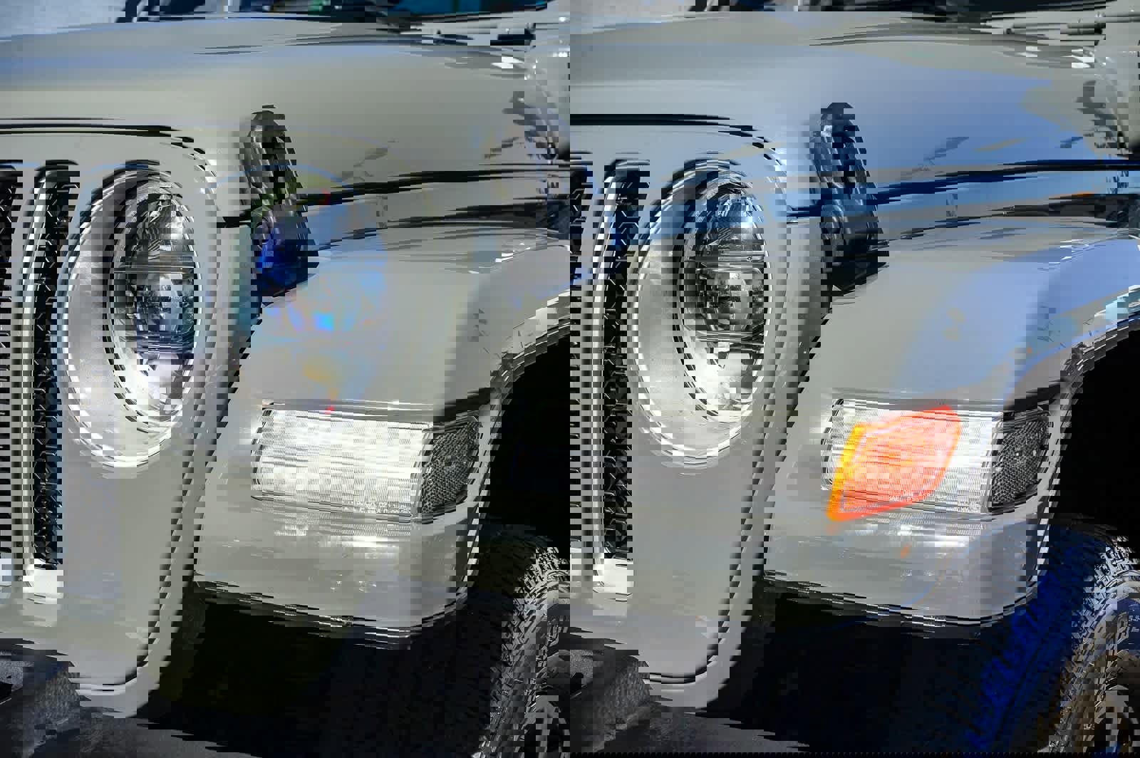 Used 2023 Jeep Wrangler Sahara w/ Safety Group image 8