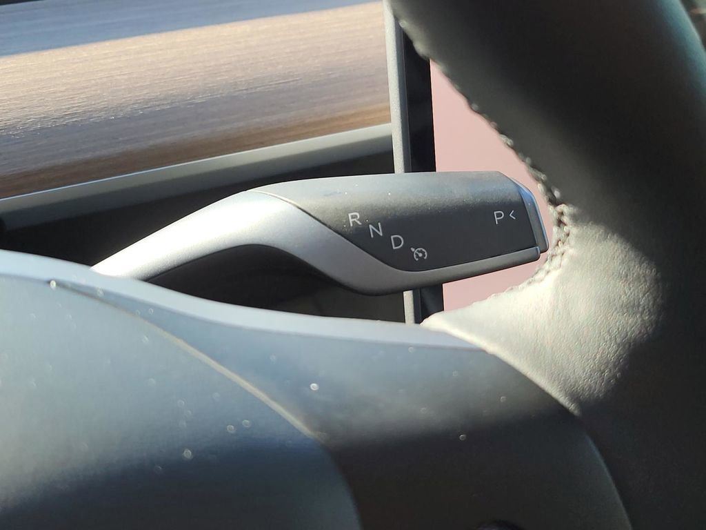 Used 2022 Tesla Model Y Long Range image 31