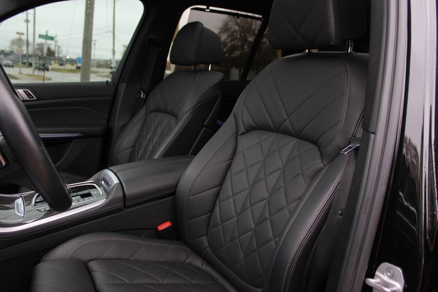 Used 2023 BMW X5 M50i w/ Executive Package image 30