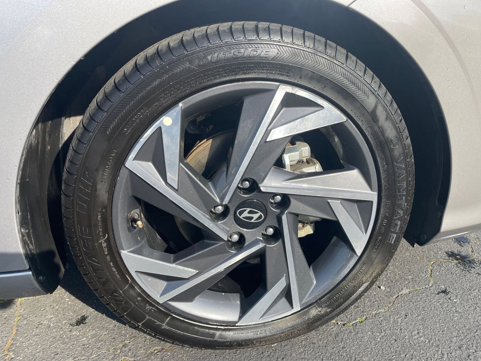 Used 2025 Hyundai Elantra Limited image 25