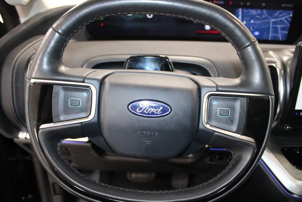 Used 2025 Ford Expedition Platinum image 41