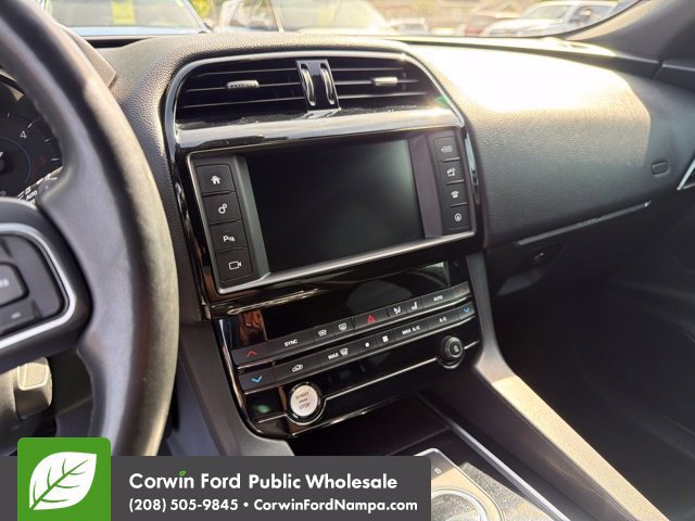 Used 2018 Jaguar F-PACE Premium AWD/4WD image 22
