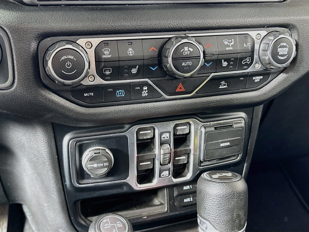 Used 2024 Jeep Wrangler Unlimited w/ Convenience Group AWD/4WD image 16