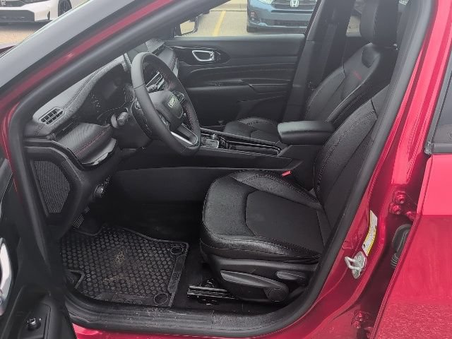 Used 2025 Jeep Compass Trailhawk AWD/4WD image 12