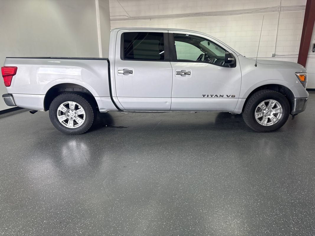 Used 2018 Nissan Titan SV AWD/4WD image 3
