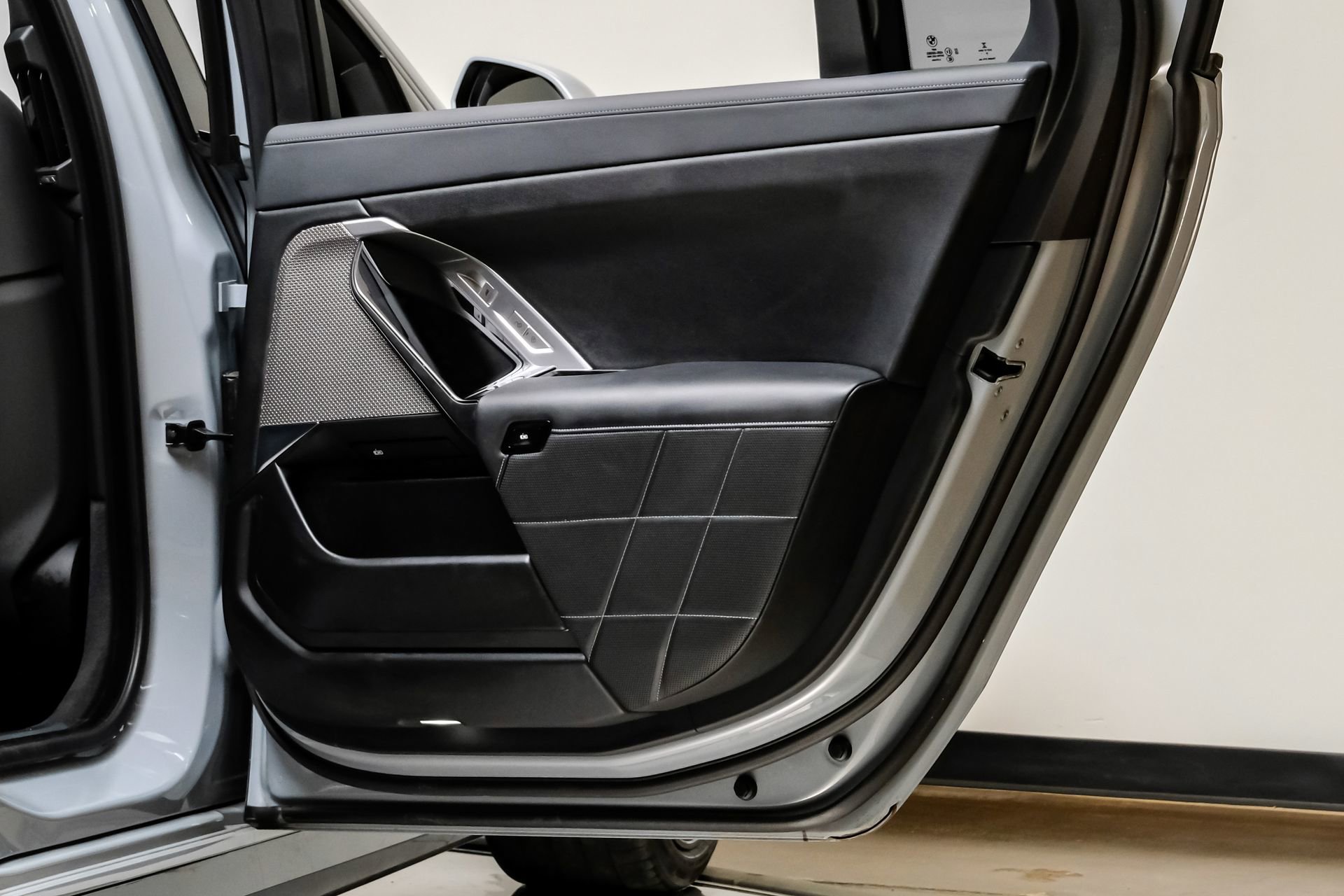 Used 2023 BMW 740i image 47