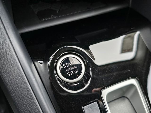 New 2025 Nissan Versa SR FWD image 28