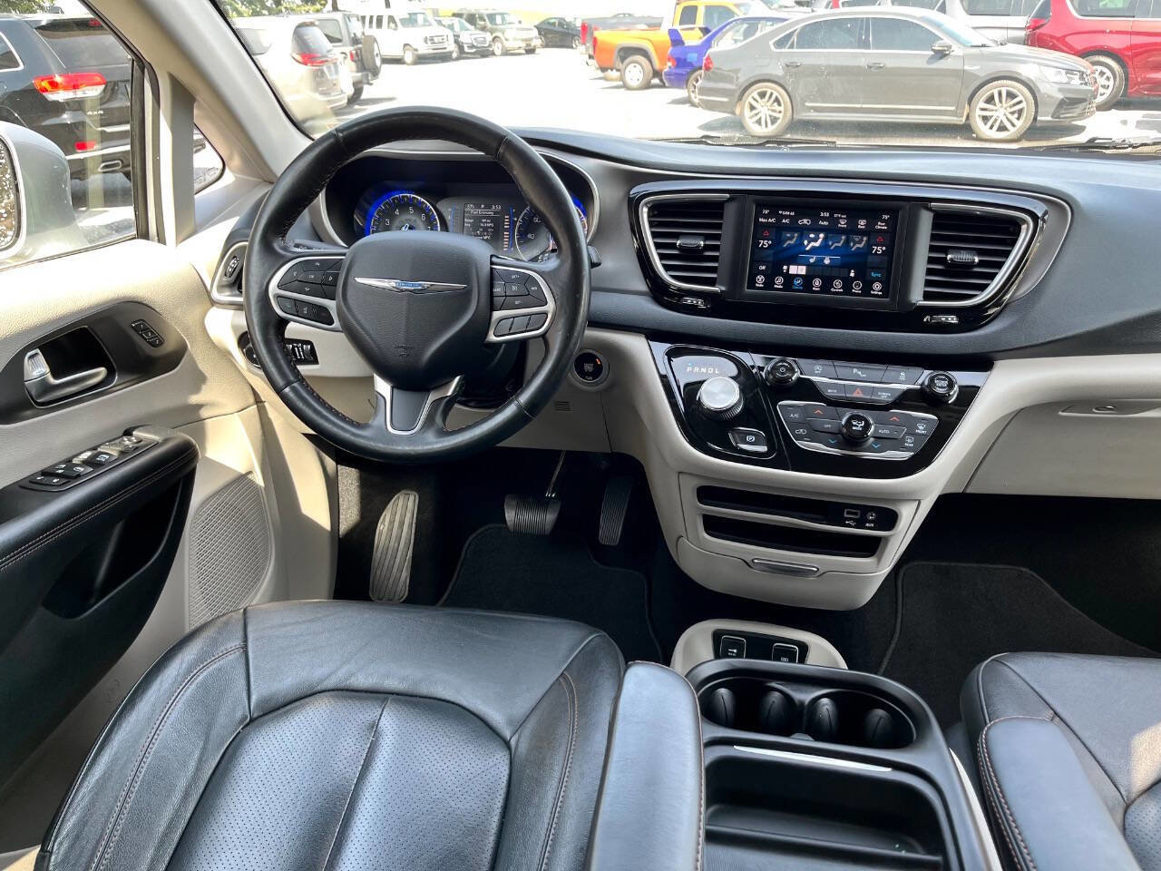 Used 2020 Chrysler Pacifica Touring-L image 7