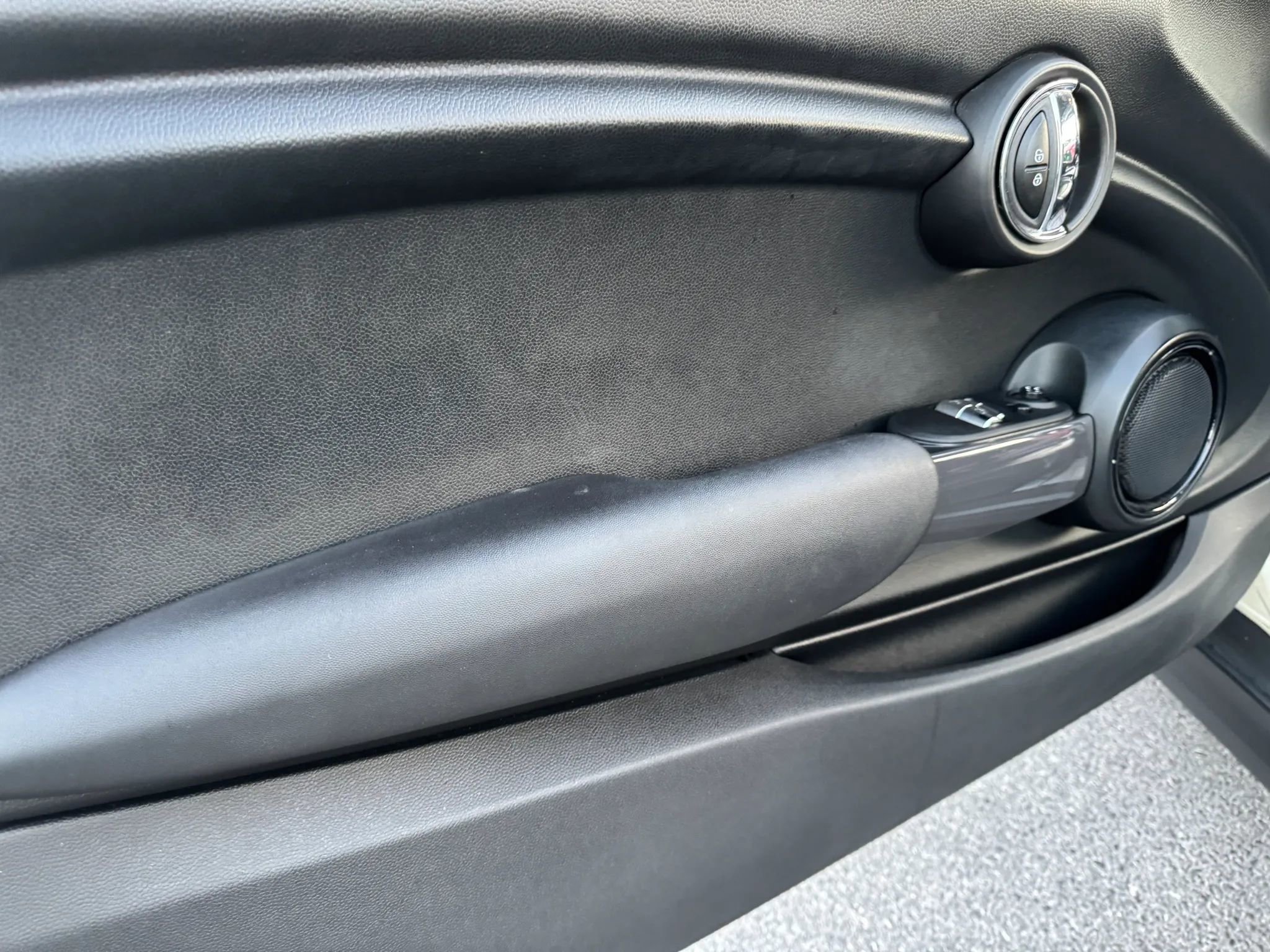 Used 2017 MINI Cooper 2-Door Hardtop image 12