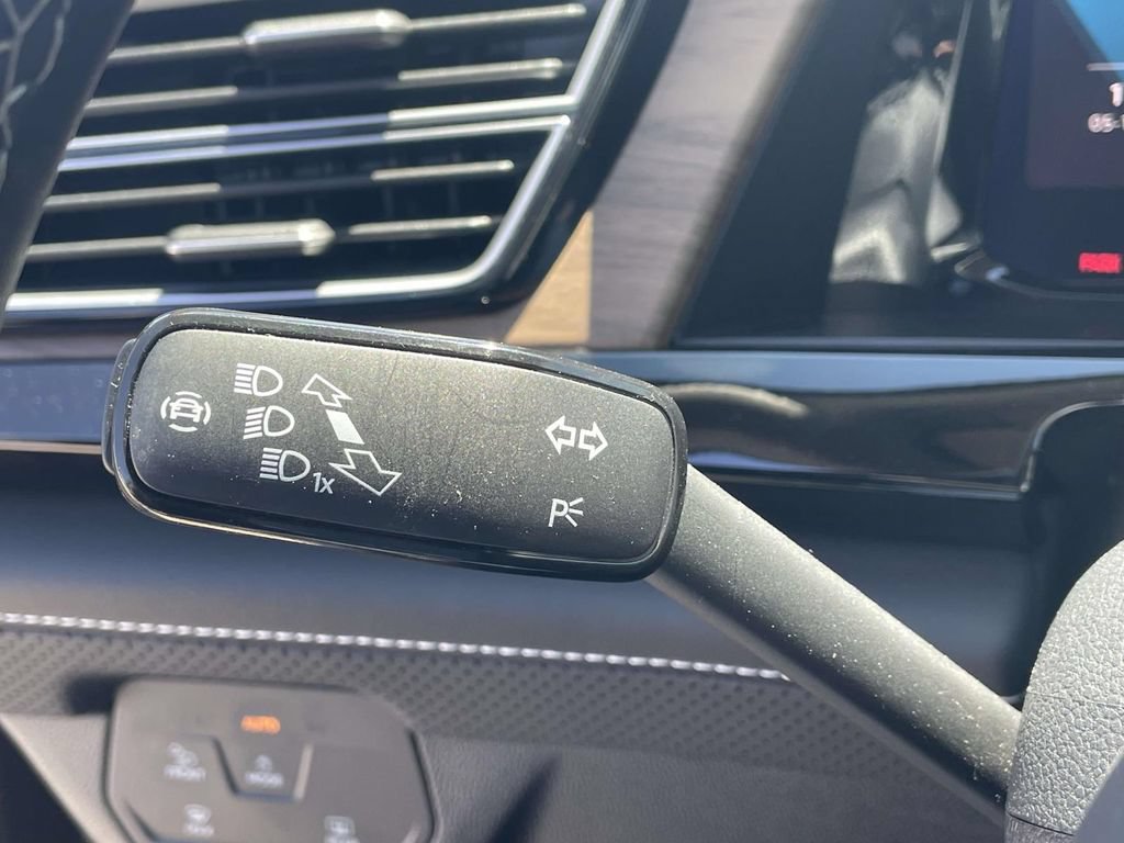 Certified 2025 Volkswagen Atlas SE FWD image 27