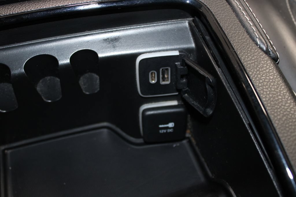 Used 2025 Chrysler Pacifica Limited FWD image 46