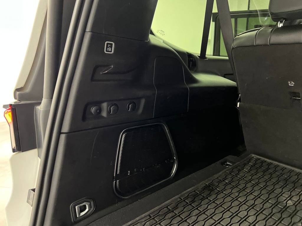 Used 2024 Jeep Wagoneer L Series II w/ Flexible Seating Group image 40