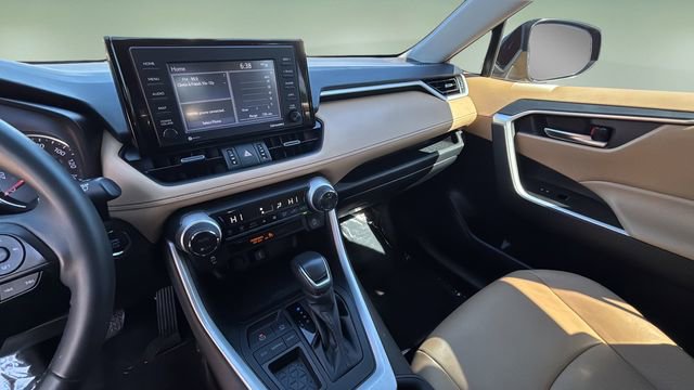 Used 2021 Toyota RAV4 XLE Premium image 25