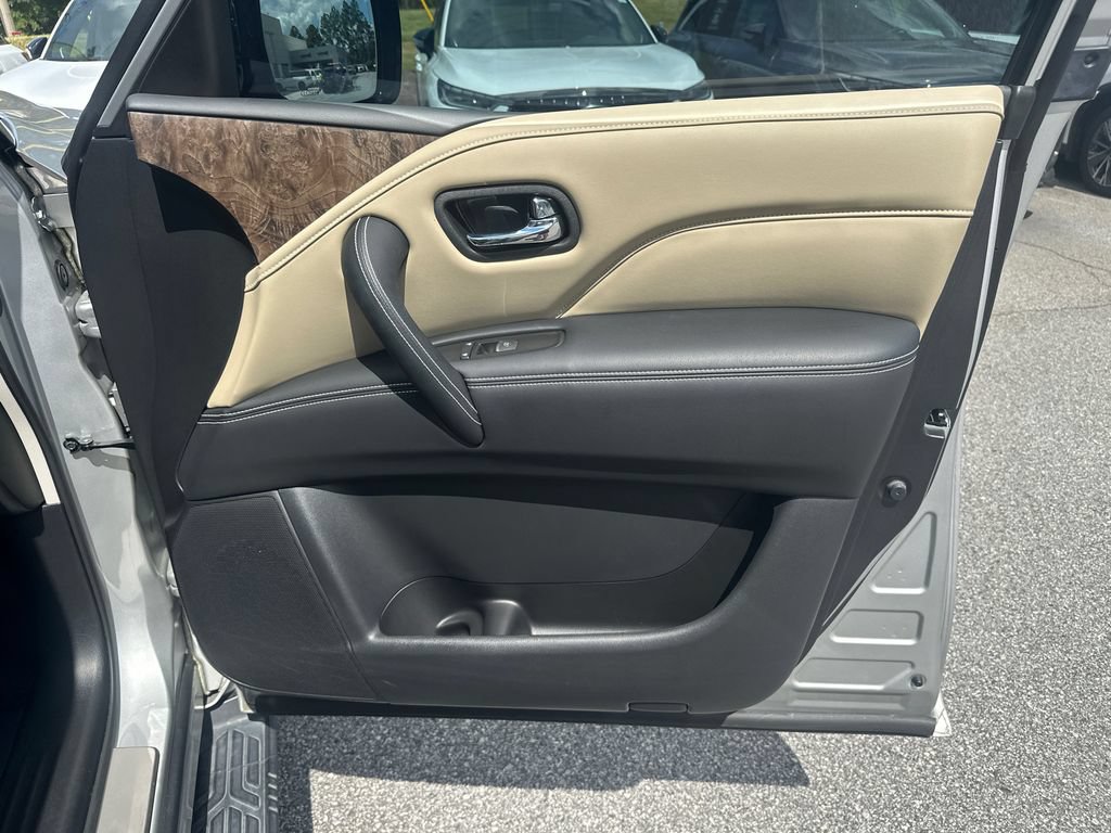 Used 2023 INFINITI QX80 Premium Select w/ All-Season Package RWD image 12