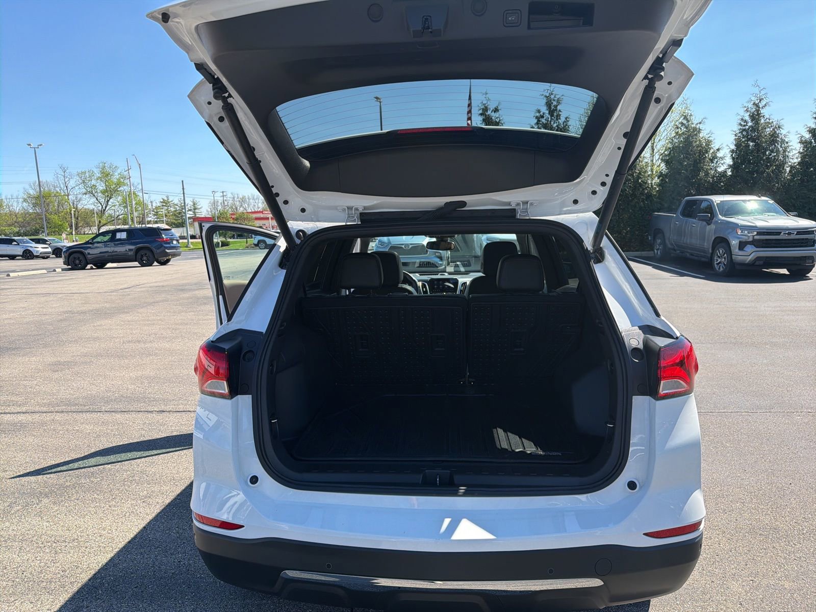 Used 2024 Chevrolet Equinox Premier image 30